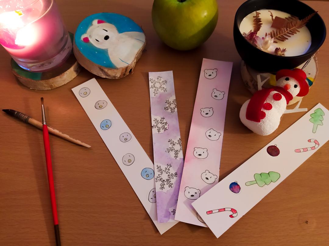 Décorations de Noël et marque-pages faits à partir de restes de papier.
